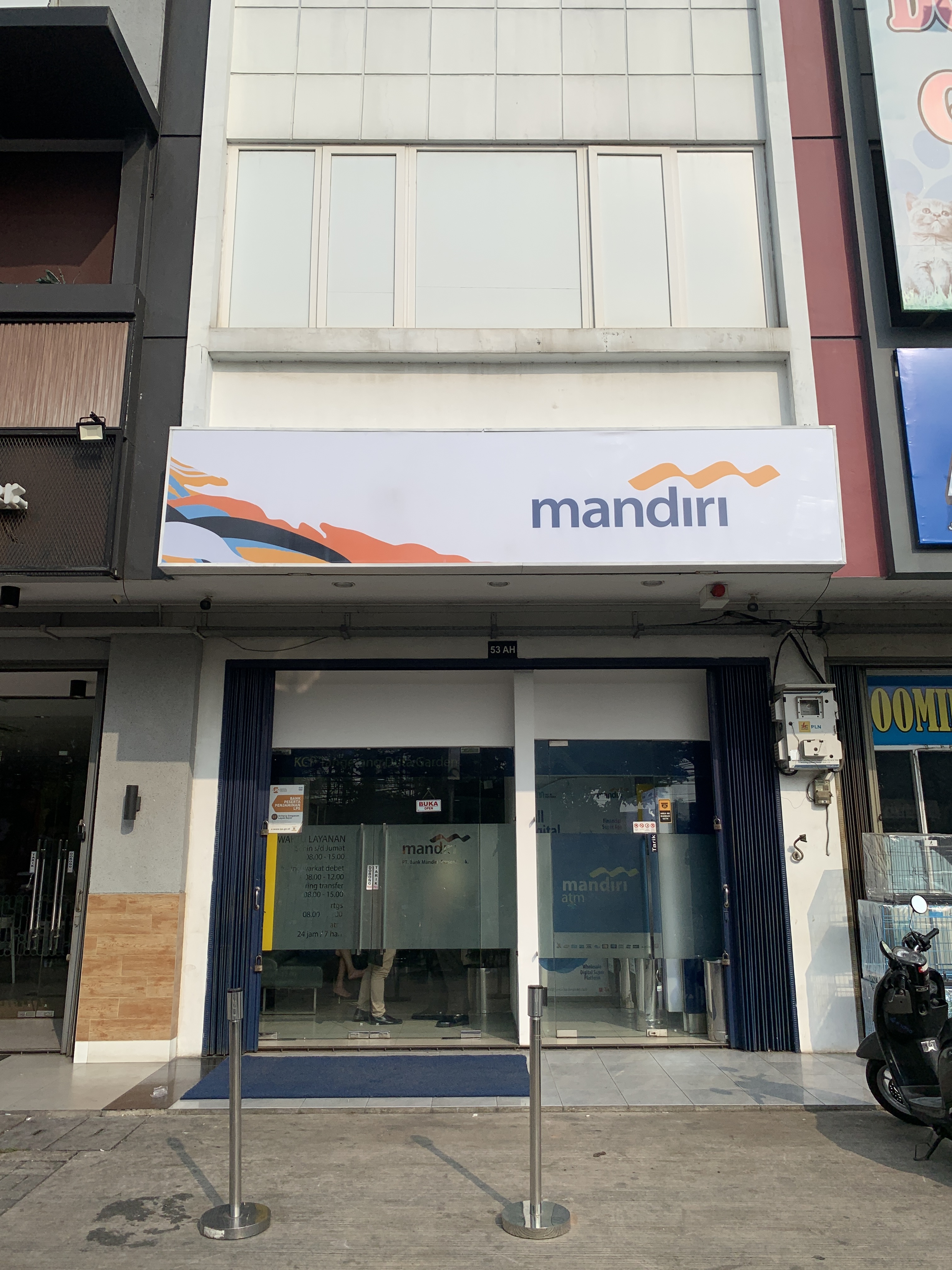 Storefront signage Mandiri