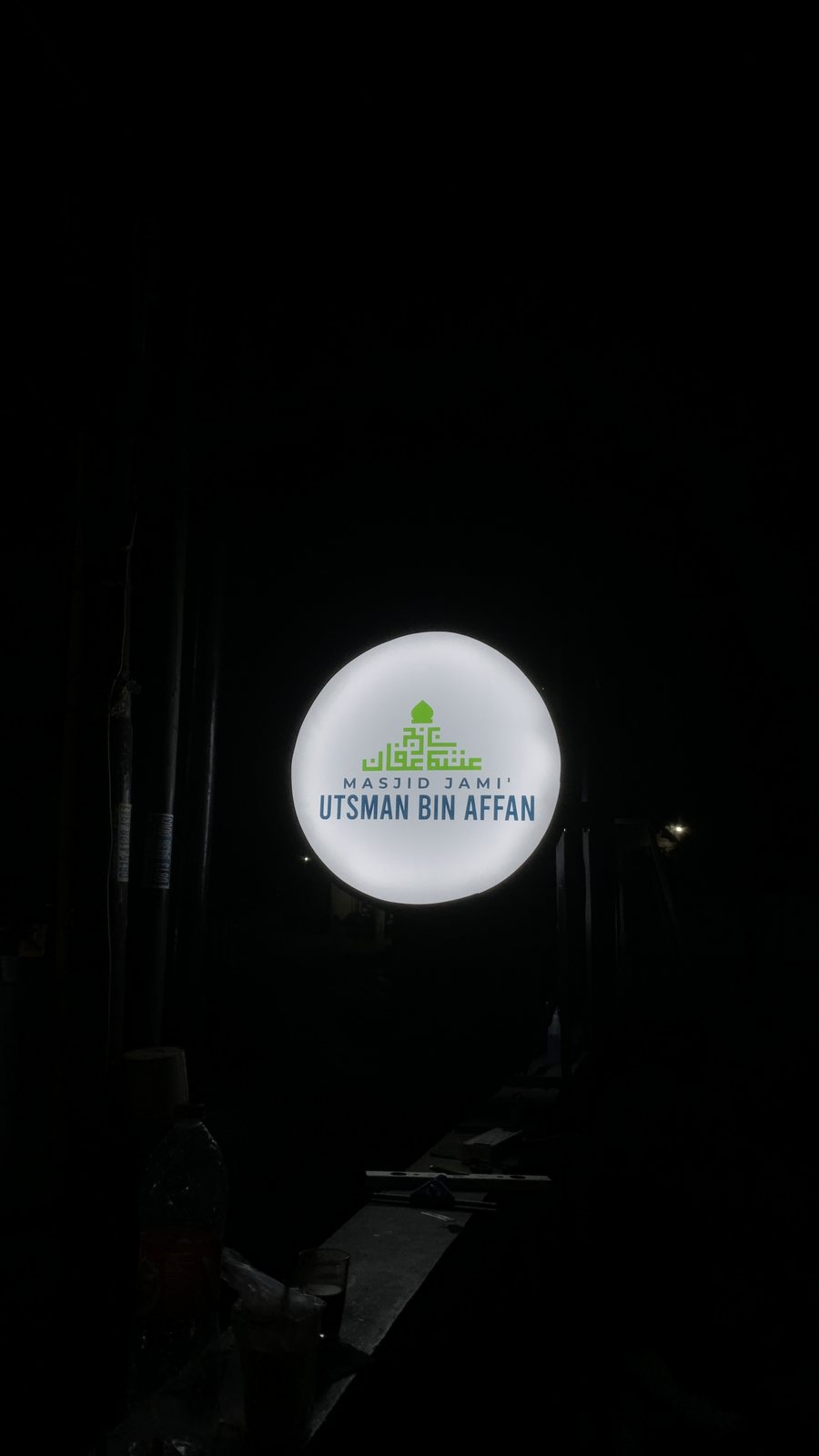 Round lightbox malam hari
