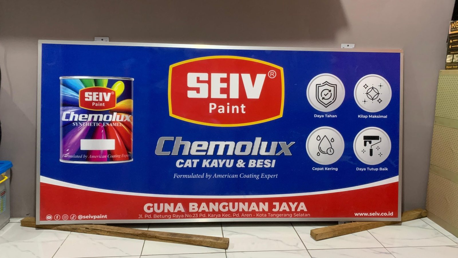 Neon box dan lightbox